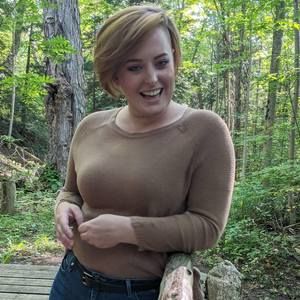 Meet your Posher, Larissa